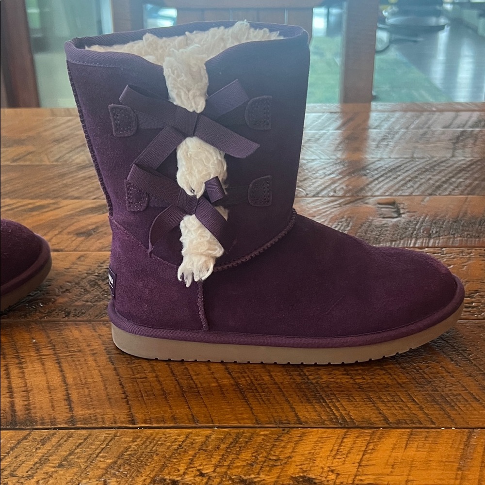 New without tagsKoolaburra by UGG Plum Suede Boots with Bows